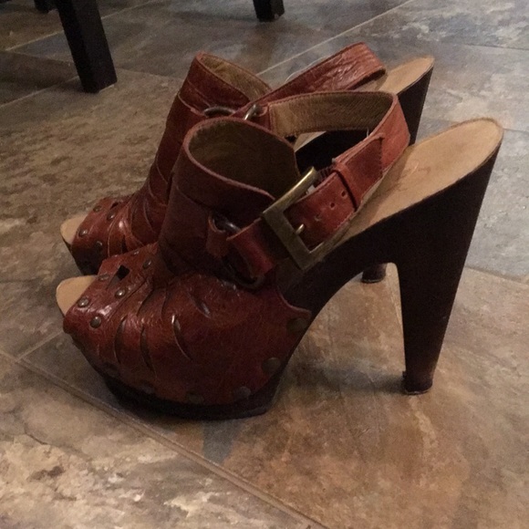 Heels by Jessica Simpson - Picture 1 of 2